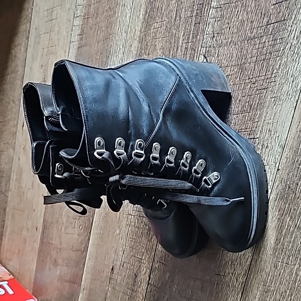 Leather Steve Madden boots